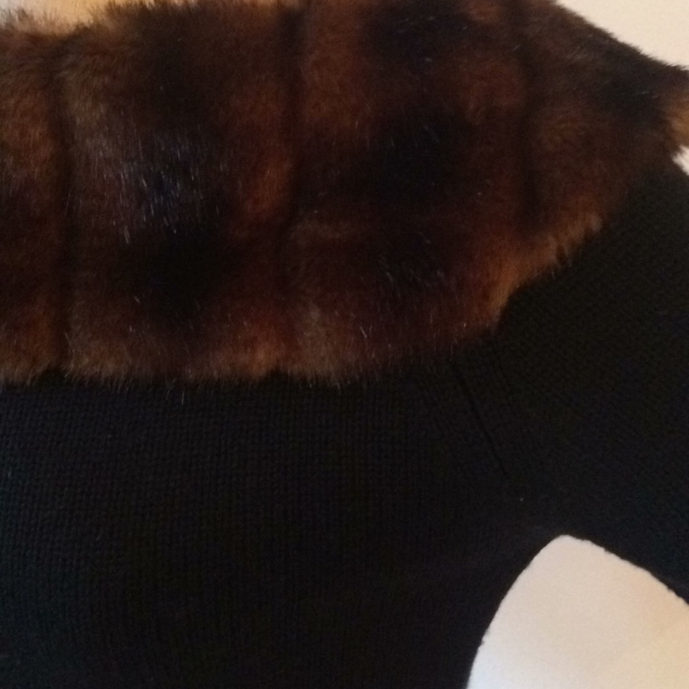 Saks Fifth Avenue sweater - Picture 4 of 8